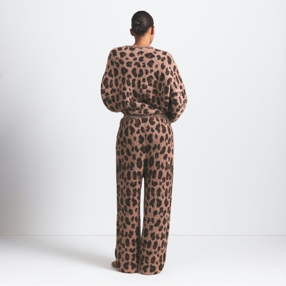 SKIMS Kids Matching Set in Sienna Leopard Print - Picture 3 of 7
